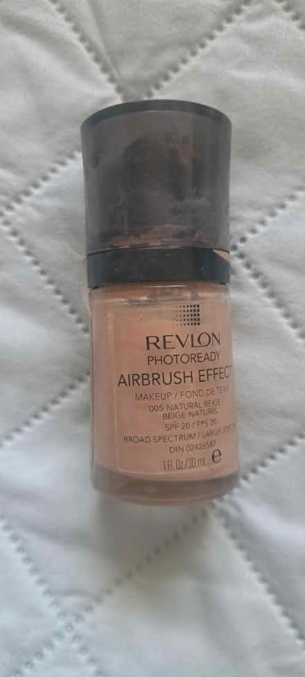 Photo of free Revlon Photoready -005 foundation (RG302) #1