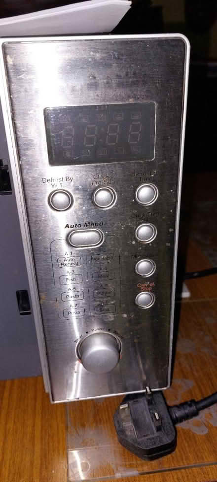 Photo of free Sainsbury microwave about 8 yrs old (Glasgow Linthouse G51) #3