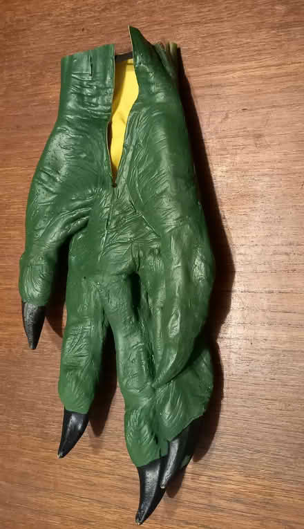 Photo of free Monster hand (Twyford RG10) #2