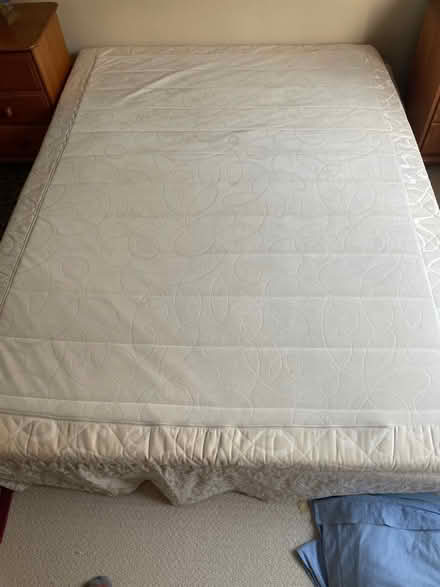 Photo of free King Size Mattress Topper (Latimer HP5) #2