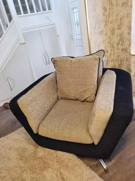 Photo of free Love seat (South Croydon CR2) #1