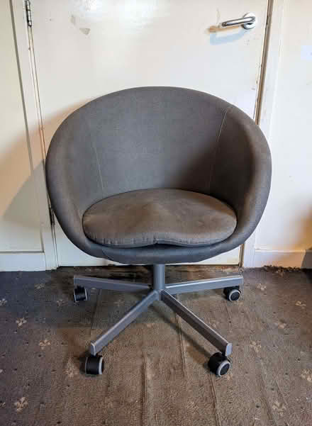 Photo of free Grey Ikea Skruvsta Swivel Chair (PL4) #1