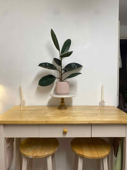 Photo of free Breakfast bar and stools (Wandsworth SW11) #1