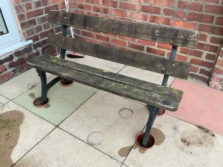 Photo of free bench (CH46 Moreton) #1