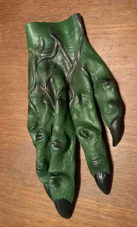 Photo of free Monster hand (Twyford RG10) #1