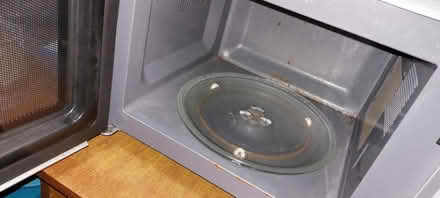 Photo of free Sainsbury microwave about 8 yrs old (Glasgow Linthouse G51) #2