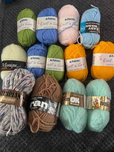 Photo of free Bag of mixed coloured wool (Tollesbury CM9) #1