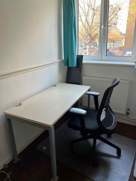 Photo of free Desk and office chair (Bermondsey SE16) #1