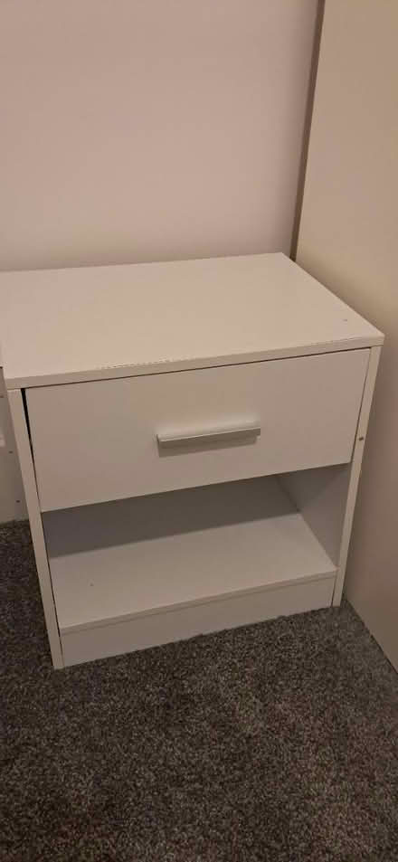 Photo of free White bedside table (Harringay N8) #1