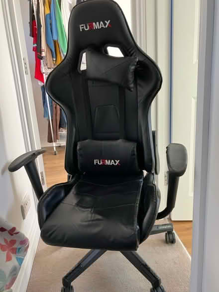 Photo of free Gaming chair (Twickenham Green) #1
