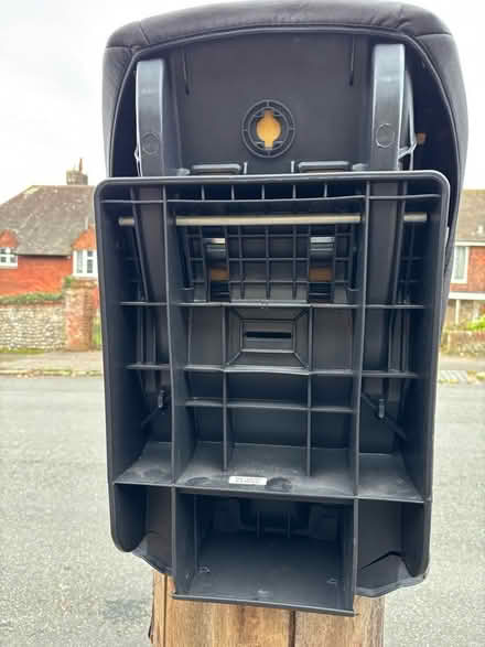 Photo of free Child 9-18kg car seat (Eastbourne BN20) #3