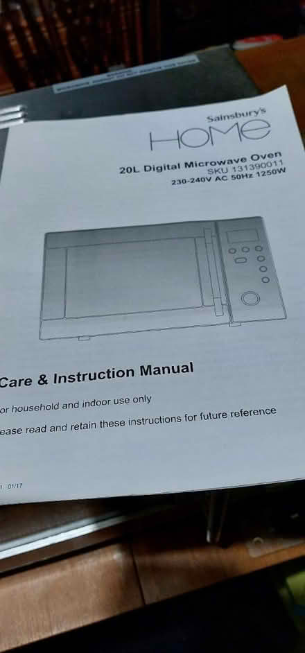 Photo of free Sainsbury microwave about 8 yrs old (Glasgow Linthouse G51) #1