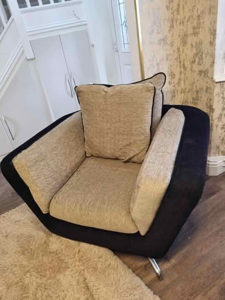 Photo of free Love seat (South Croydon CR2) #2