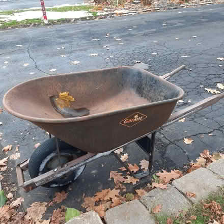 Photo of free Curb Alert: Wheelbarrow (Orleans) #1