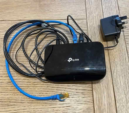 Photo of free 5 port digital desktop switch (Dean EH4) #1