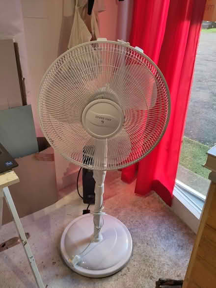 Photo of free Standing extendable fan (Wood Green N8) #1