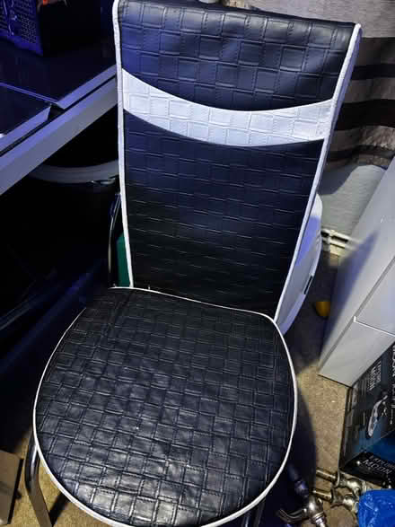 Photo of free Dining table and chairs (Macclesfield SK10) #2