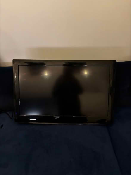 Photo of free 32” LCD wall mounted tv (Croydon CR0) #1