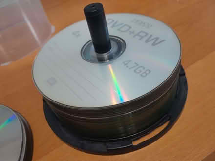 Photo of free DVD & CD R Writable blank discs (Aveley RM15) #3