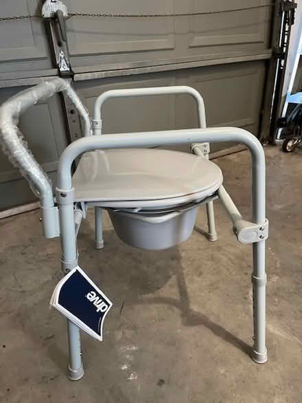 Photo of free Bedside commode (Largo off Ulmerton) #1