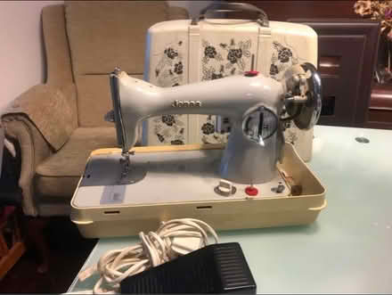 Photo of Sawing machine (Le7) #1