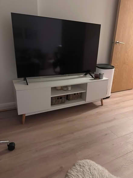 Photo of free TV stand (Drayton Park N7) #1