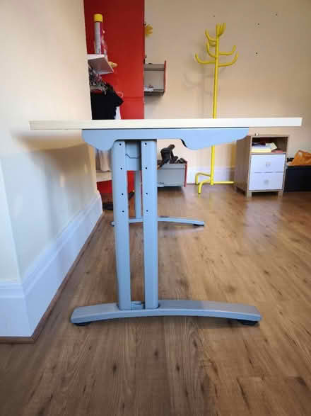 Photo of free Perfect condition pine desk (Tulse hill) #4