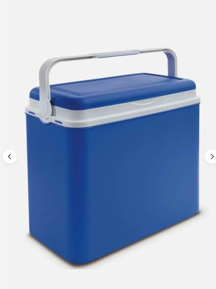 Photo of Hard plastic cool box with lid (Coalville LE67) #1