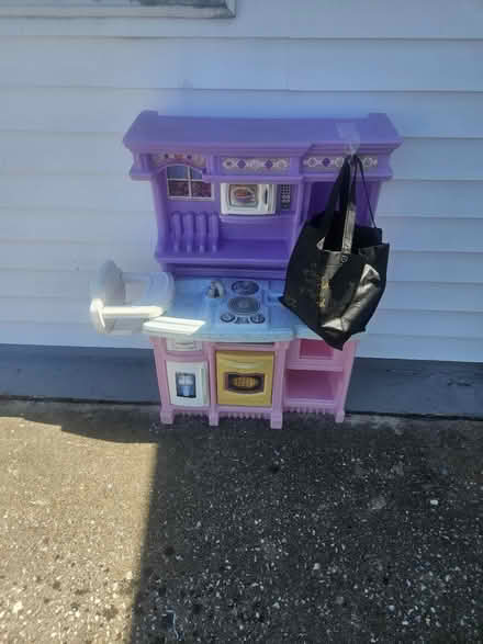 Photo of free Kids kitchen set (St. Pete) #1