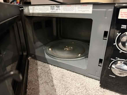 Photo of free Small microwave (New Malden KT3) #1