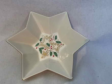 Photo of free Lenox Christmas Dish (East 20’s Manhattan) #1