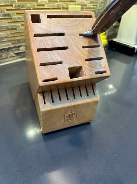 Photo of free Henckel knife block (Cherry Chase Sunnyvale) #2