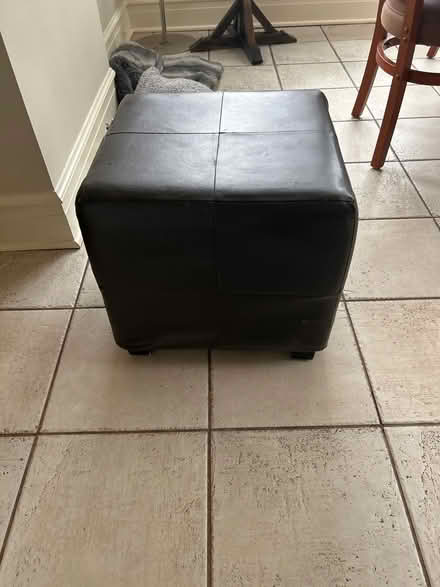 Photo of free Leather cube ottoman (NW Evanston) #1