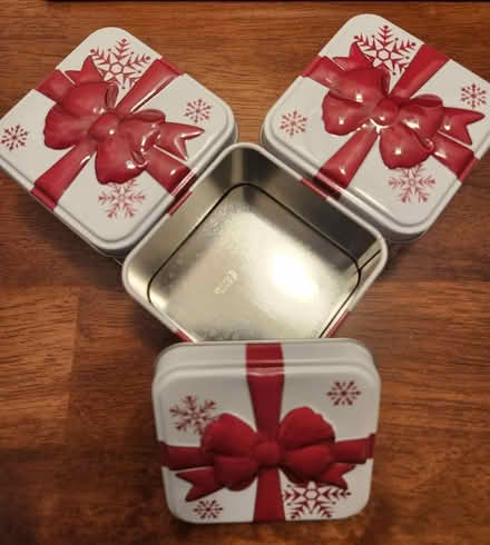 Photo of free small metal gift boxes (SE Washington DC) #1