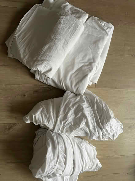 Photo of free Double sheets- 2 fitted and 2 flat. (Wivenhoe CO7) #1