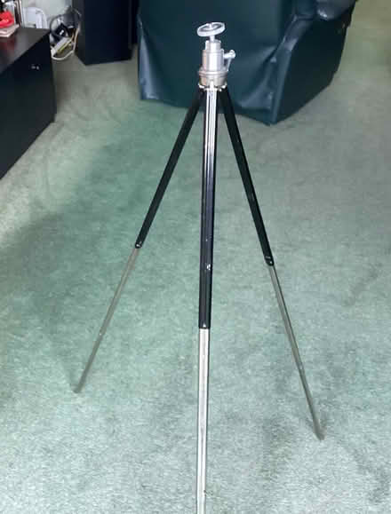 Photo of free Photographic tripod (BA15 Bassetts Pasture) #1