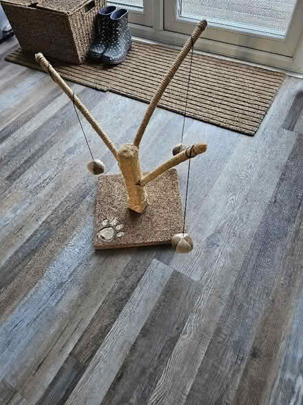 Photo of free Cat scratcher/play post (Kempston MK42) #1