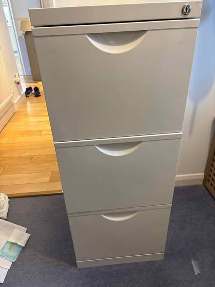 Photo of free 3 drawer filing cabinet (Boxmoor, Hemel Hempstead) #1