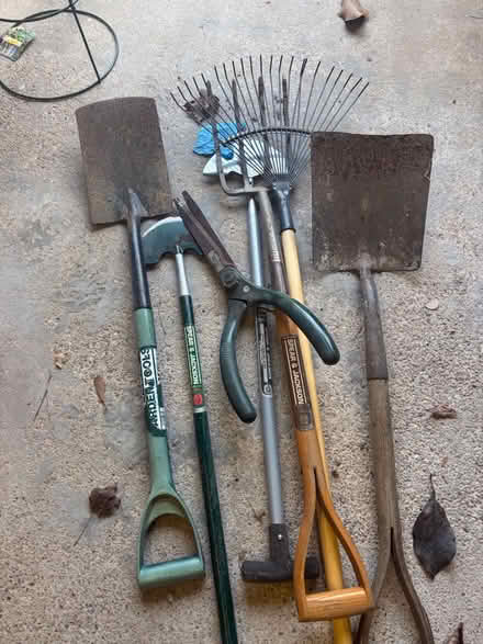 Photo of free Various garden tools , all good. MUST TAKE THEM ALL NOT AS S (Tickhill DN11) #3