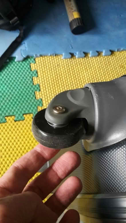 Photo of free Delsey Suitcase (Queenstown, near MRT) #4