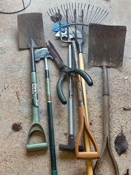 Photo of free Various garden tools , all good. MUST TAKE THEM ALL NOT AS S (Tickhill DN11) #1
