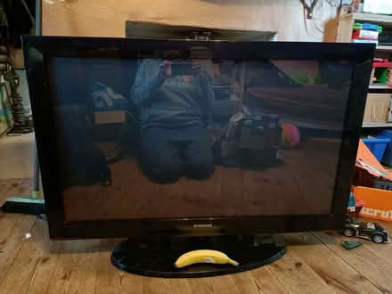 Photo of free Samsung flatscreen TV 42 inch. (Talaton CP EX5) #1