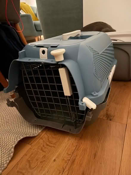 Photo of free Cat carrier and large covered litter tray (BT7) #2