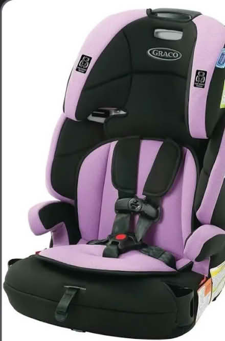 Photo of adjustable headrest belted booster (Winfield by cdh) #2