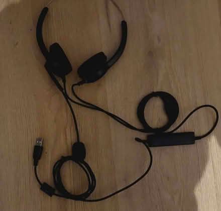 Photo of free Headset with microphone (Ham TW10) #1