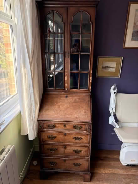 Photo of free Bureau with display cabinet (Ham TW10) #1