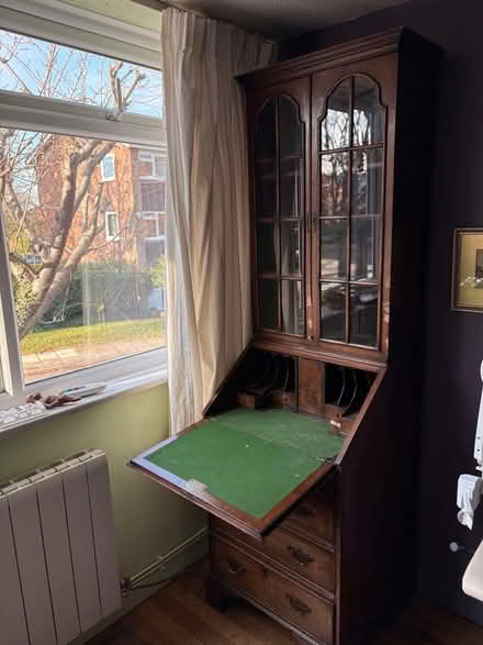 Photo of free Bureau with display cabinet (Ham TW10) #4