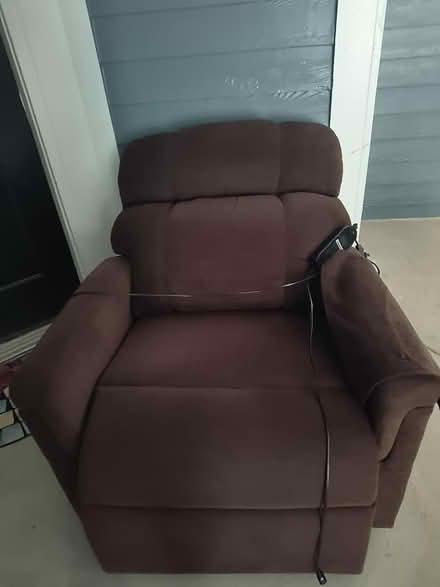 Photo of free Lift Chair (1000 Duluth Hwy) #1