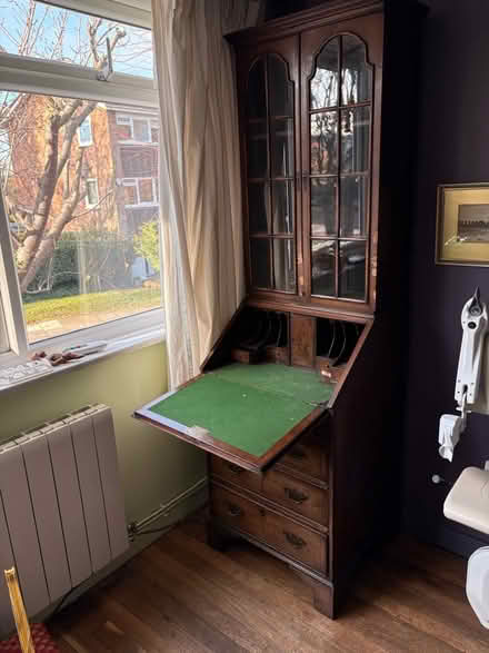 Photo of free Bureau with display cabinet (Ham TW10) #3