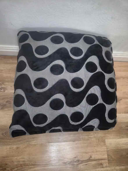 Photo of free Throw pillows (L4) #1